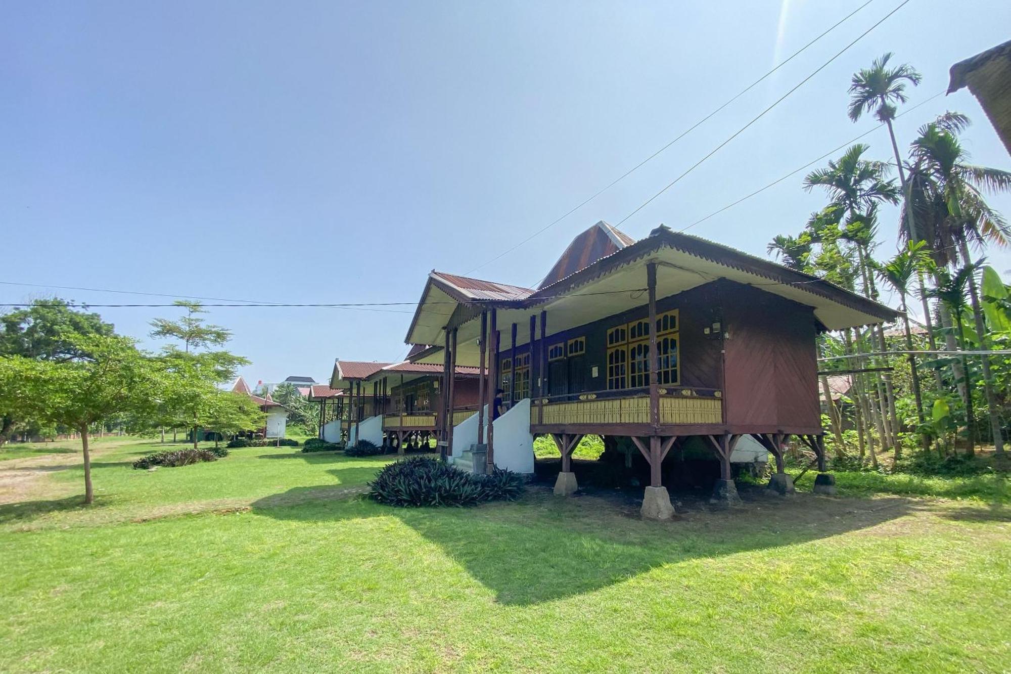 Hotel Pantai Panjang Bengkulu Redpartner Exterior foto